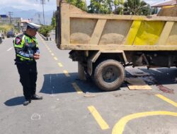 Tabrakan dengan Truk Dump, Pengendara Sepeda Motor Meninggal Dunia