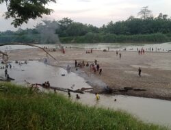 Pantai Sungai Kotalintang Ramai Dikunjungi Warga