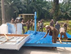 Bangunan Liar Tanpa Izin di Objek Wisata Bukit Lawang di Robohkan