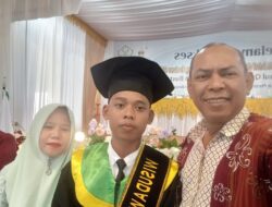 Wisuda MAS Bustanul Ulum Angkatan 38 (Sersan), 170 Santriwan dan Santriwati Gunakan Baju Toga