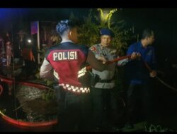 Brimob Kompi 2 Batalyon B Pelopor Satbrimob Polda Aceh Bantu Padamkan Kebakaran Rumah Milik Warga