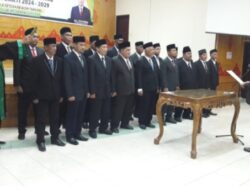 Pj. Bupati Drs. Asra Lantik 19 Anggota MPD Aceh Tamiang Masa Bakti 2024-2029