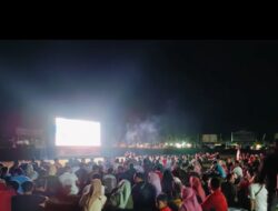 Masyarakat Aceh Tamiang Gelar Nonton Bareng Di Halaman Tribun Belakang kantor Bupati