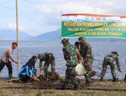 Kolaborasi TMMD Ke 121 Dan Komunitas Bersihkan Pantai Dari Sampah