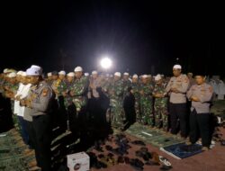 Kodim 0117/Aceh Tamiang Hadiri Shalat Subuh Berjamaah, Zikir Akbar Dan Do’a Bersama Dalam Rangka Pilkada Damai Tahun 2024 Di Mapolres Aceh Tamiang