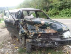 Lakalantas Libatkan 2 Mobil Panther di Kampung Lenga Kabupaten Aceh Tengah