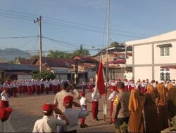 Kanit Binmas Polsek Bebesen Jadi Pembina Upacara di SDN 1 Bebesen