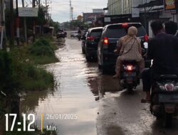 Tidak ada Drainase, Jalan Kawasan Benua Raja, Aceh Tamiang Langganan Air Genangan Hujan