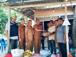Dinsos Aceh Tamiang Menyalurkan Bantuan Korban Tertimpa Pohon Sawit