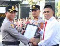 Kapolres Aceh Tengah Pimpin Upacara Kenaikan Pangkat Pengabdian, dan Berikan Apresiasi Serta Penghargaan kepada 15 Personel Berprestasi