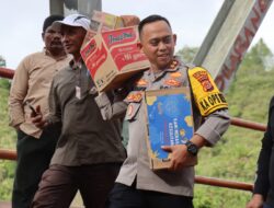 Kapolres Aceh Tengah Langsung Salurkan Bantuan Kemanusiaan Kabaharkam Polri Kepada Warga